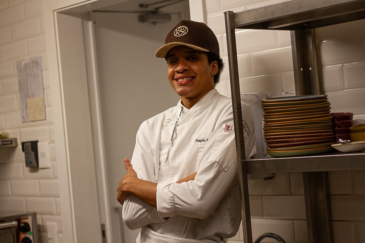Chef Asaphe B.B na cozinha da Asafood House