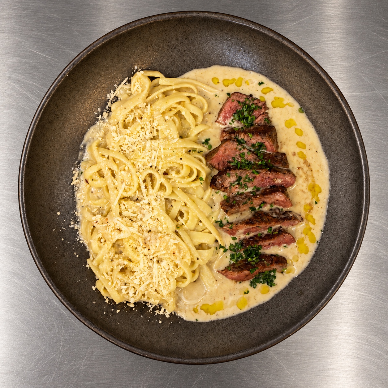 Filet au Poivre com fettuccine